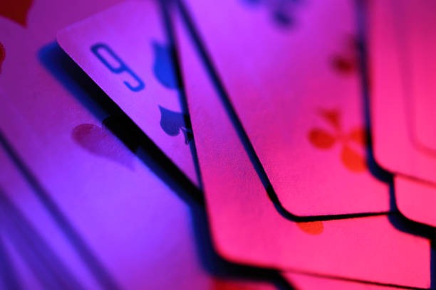 Live dealer revealing Capsa Susun hands at milo4d table
